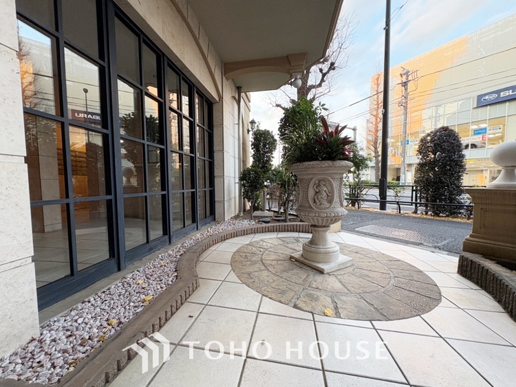 その他 【House of the Sun】太陽の温かな光がお家全体を照らす。そこには目を輝かせ笑顔で見つめてくれる君がいて、「ただいま」の言葉がこだまする。そんな君の瞳に恋している。