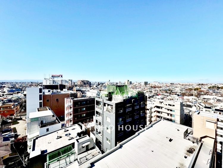 その他 ◆サンサンと◆差し込む太陽の光がこのリビングに笑いをもたらす。ソファの上のクッションがポカポカした暖気にぬくぬくと微睡んでいる。