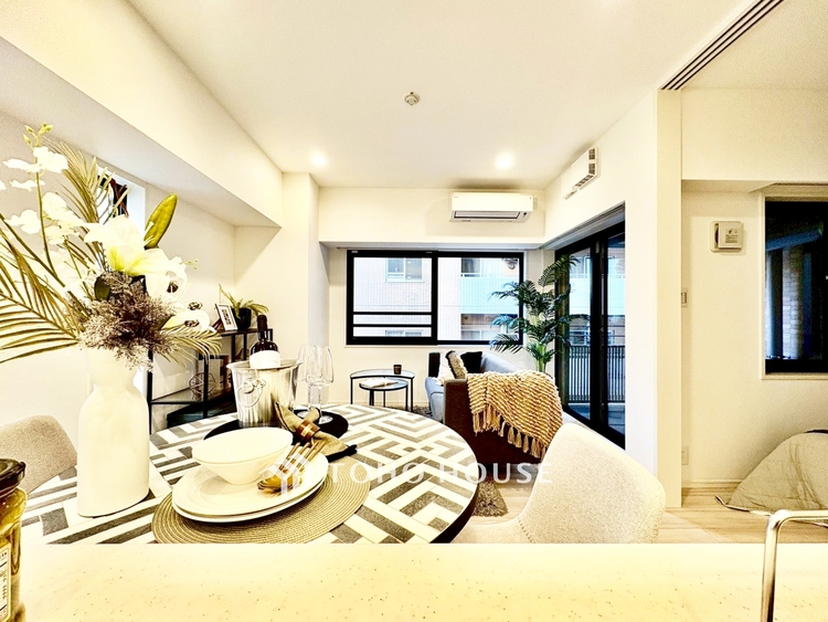 内装 ◆ここに在る◆事も無げに美しく、伝えるには筆舌に尽くし難い。豪華絢爛や華美と言う事ではなく、住まう者にとって暮らし易く心地がいいと言う美しさがこの住まいには込められている。