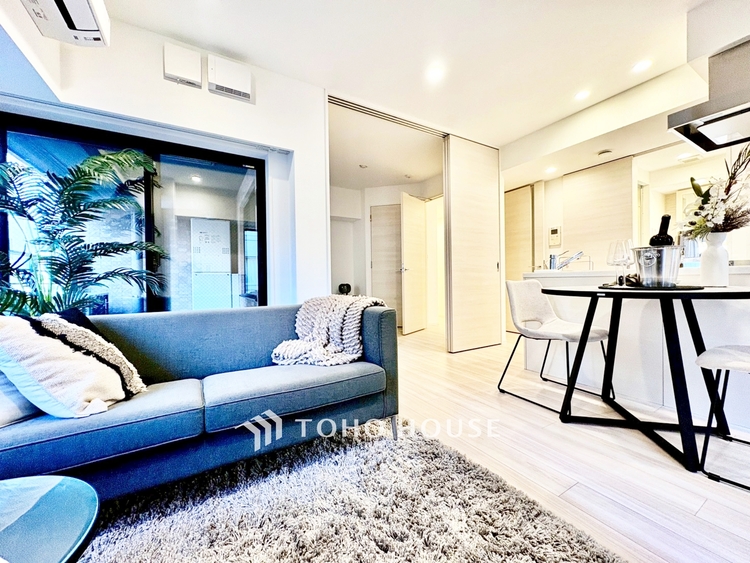 内装 ◆隠された美しさ◆流麗な音楽が流れているような繊細でいながら整然かつ堅牢なこの空間。この空間は確かに美しい。しかし、そこには美しさ以上のものが隠されている。