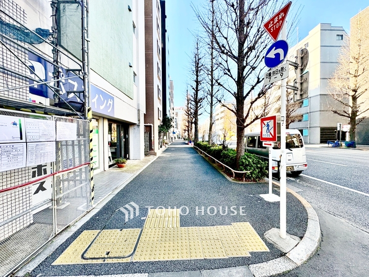 その他 ◆窓を開けると◆冷涼な風、そよぐリビング。だんらんの場所はここから始まり、ここで終わる。家族の笑顔が集う素敵な場所だから、こだわり抜いた思いが詰まっているのだと思う。