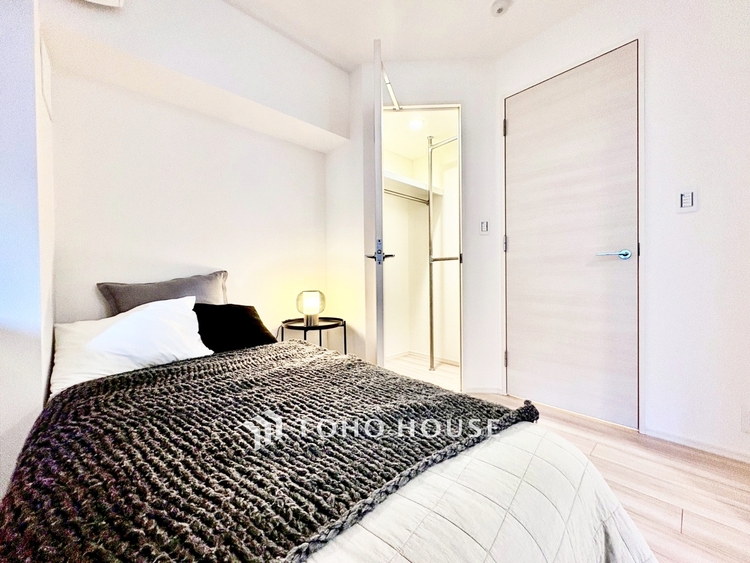 内装 ◆色彩◆この空間に放たれた光は華美なまでに演出されたデザイン。流れる時をより芳醇なコーヒーの様な色彩奏でるアダージョ。そして情景豊かな作品のような暮らしがイメージできる。