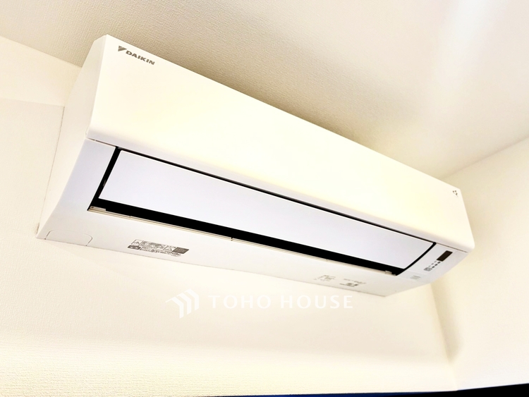 内装 ◆海の向こうへ沈む夕日◆オレンジ色の光は大人になった今の僕にはわかる。1日の終わりを伝えに来たわけではなく、また明日が来る方へ導いてくれた事を。