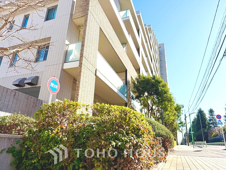 内装 【Ease】家族個々の安らぎの空間。プライベートなBedRoomは暮らす方の感性で造り上げたいもの。誰もが好みで飾れるシンプルな室内に仕上げてあります。