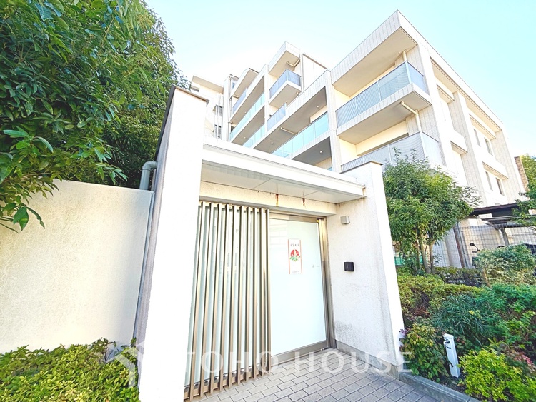 内装 【Quietness】プライベートなお部屋では静かに時を過ごしたい。読書をして、物思いにふける・・光りに満たされた安らぎの空間をがここにはあります。