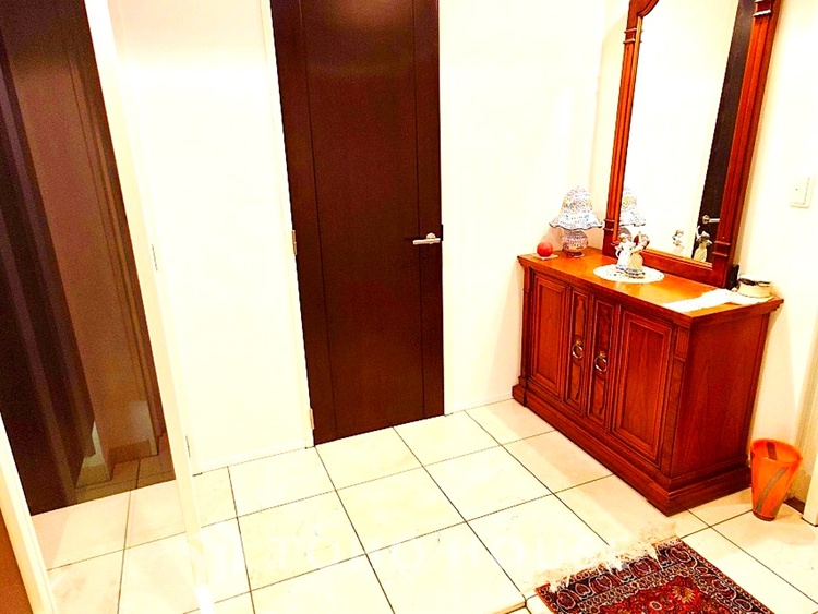 内装 プライベートな時間を大切にできる、落ち着いた洋室。収納も充実し快適な暮らしを実現します。