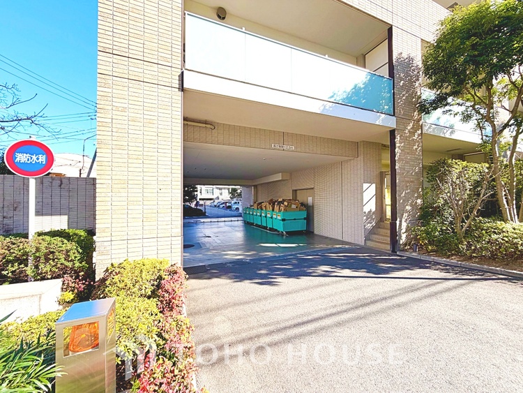 風呂 【Swaying surface】光に照らし出されたバスルーム。膨よかな湿度と静かに揺れる眼前の水面