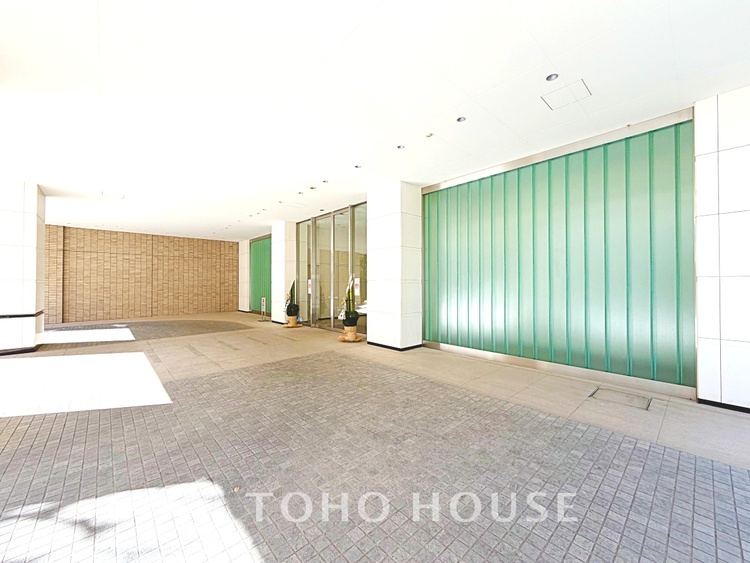 玄関 【Living room】◆リビング◆家族への思いを抱きながら、平和に過ごす悠久の時。