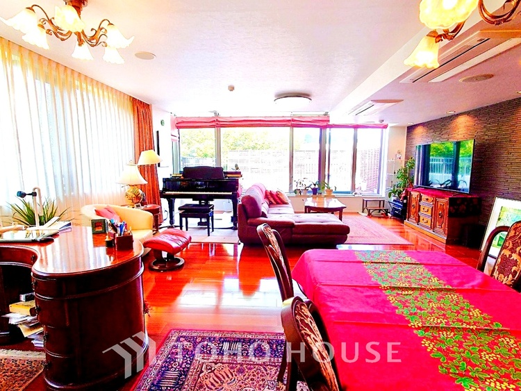 キッチン 家事動線に配慮した、効率的なキッチンレイアウト。調理も片付けもスムーズに行えます。