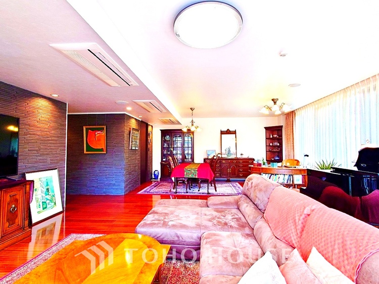 キッチン 食器収納も充実した、片付けやすいキッチン。毎日の家事が快適に進みます。