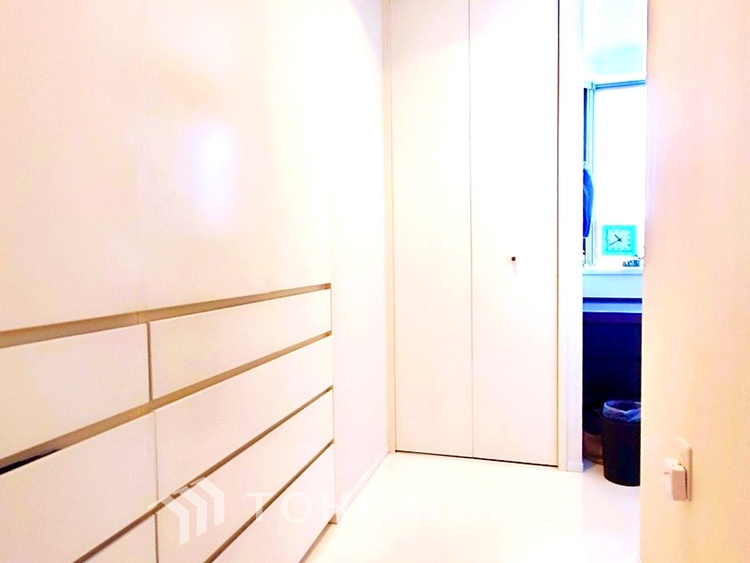 収納 クローゼット完備で、季節物の衣類や小物もきれいに収納できる便利な設計です。