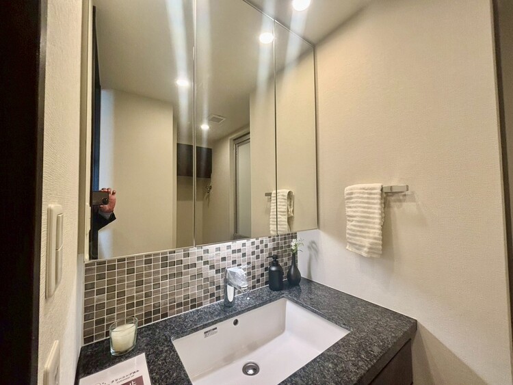 その他 清潔感を感じられる洗面化粧台。