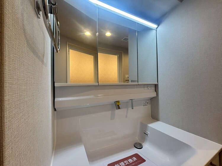 その他 清潔感を感じられる洗面化粧台。