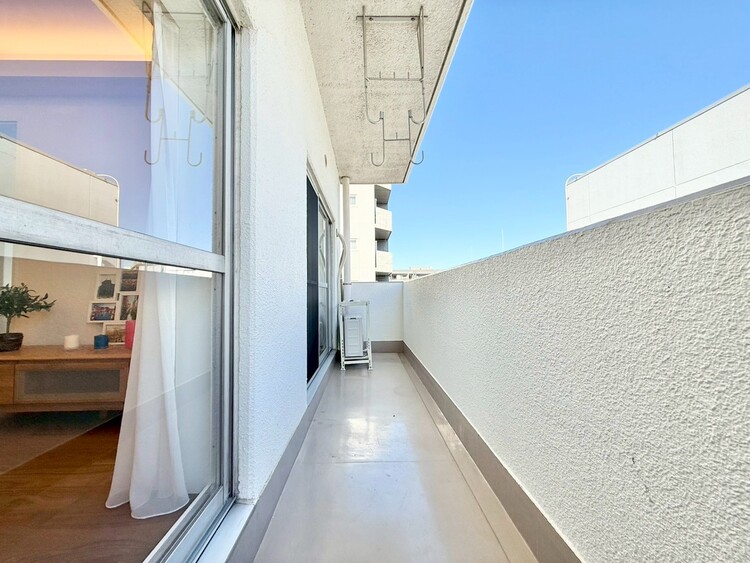 その他 朝の澄んだ空気や、夕方に吹く清々しい風を感じられるバルコニー。