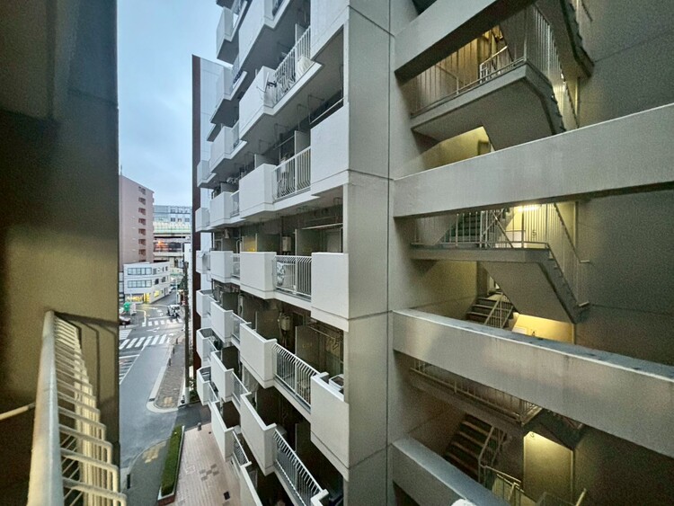 バルコニー 陽当たり・通風・開放感に恵まれた環境です。