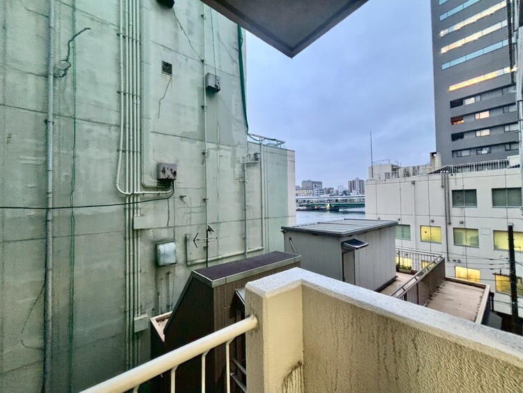 バルコニー 眺望や窓からの景色が良いと、家で過ごす時間も快適です。