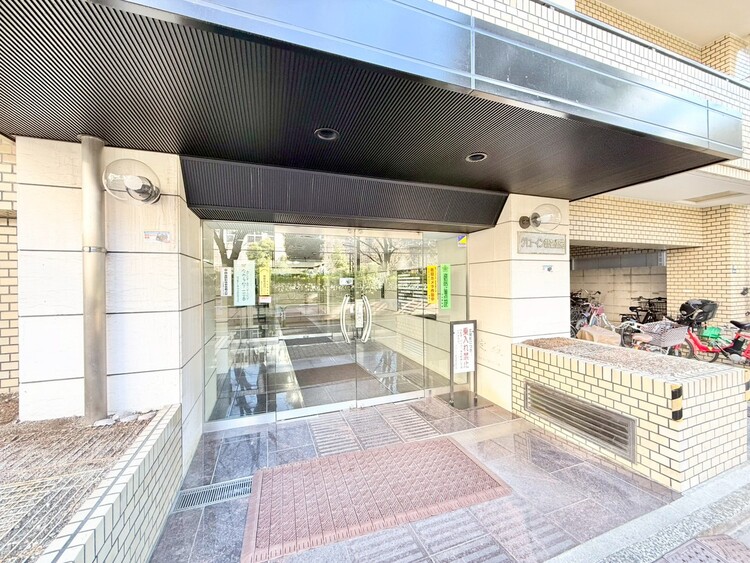 その他 上質感漂う玄関アプローチです。