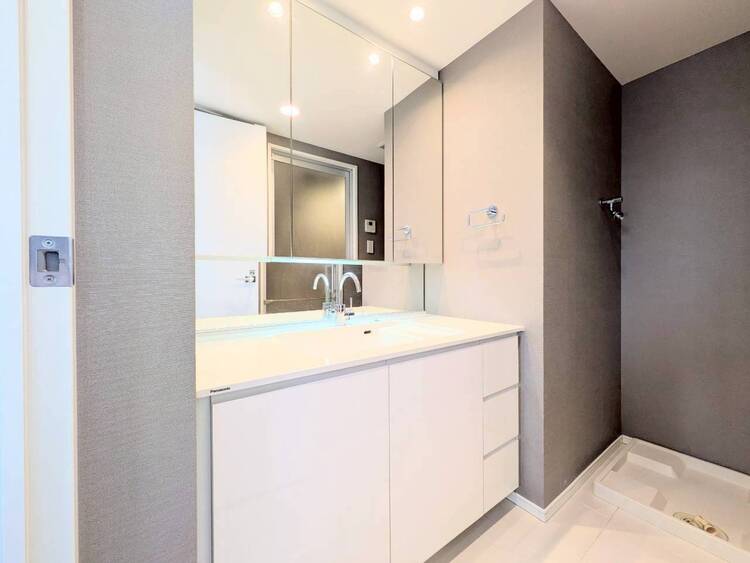 洗面 清潔感を感じられる洗面化粧台。