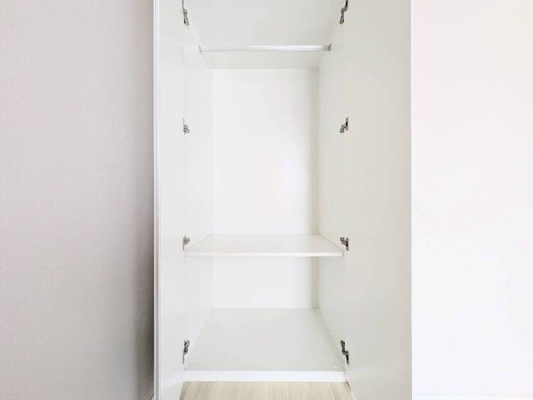収納 家電やスーツケース、ストック品など何でも片付く嬉しい空間です。