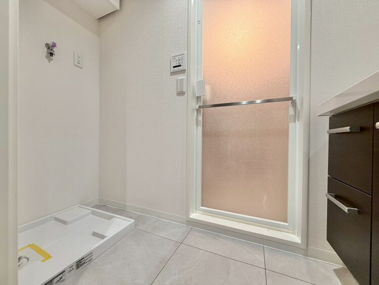 その他 十分な広さの脱衣所。