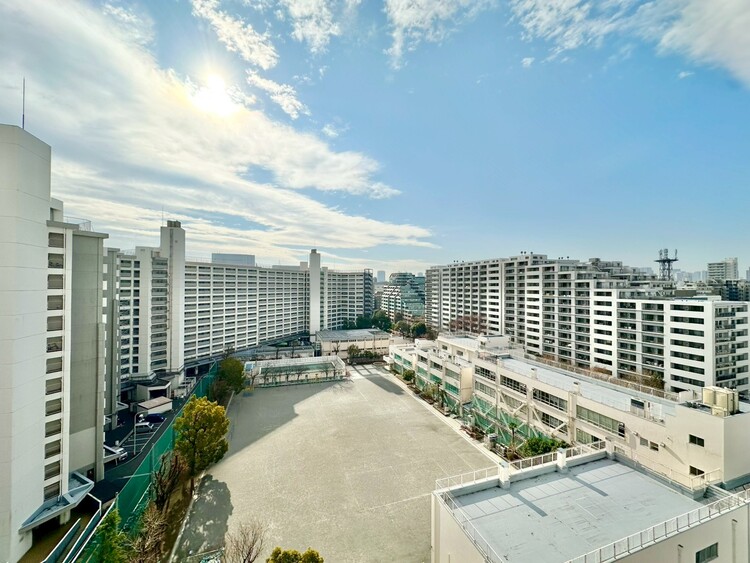 その他 眺望や窓からの景色が良いと、家で過ごす時間も快適です。