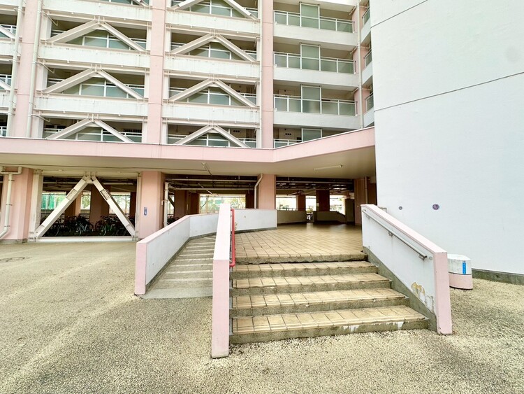 その他 上質感漂う玄関アプローチです。