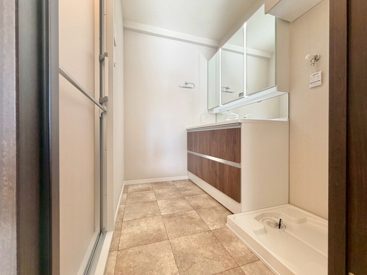 その他 十分な広さの脱衣所。