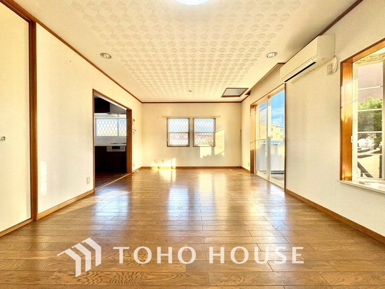 内装 【LIVING】◆扉を◆開くとこの景色。家族の”おかえり”の声が聞こえてきそう。