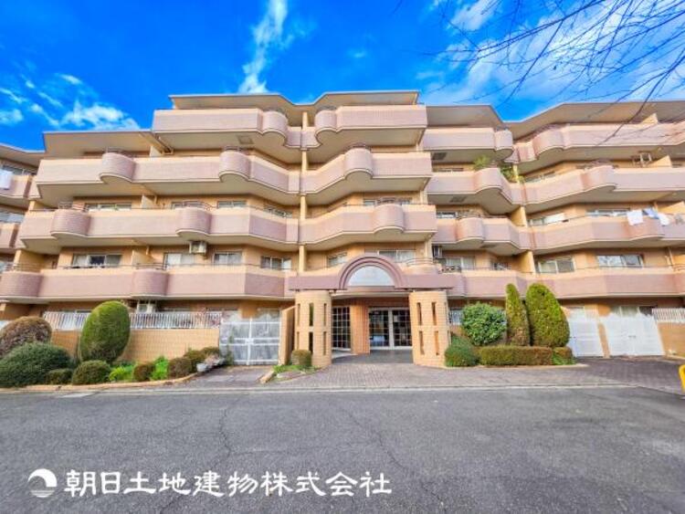 外観 【外観・立地】家族の色を映し出す洗練された邸宅は、ずっと輝き続けながらいつしか街の風景に溶け込み人と共に歩んいきます。