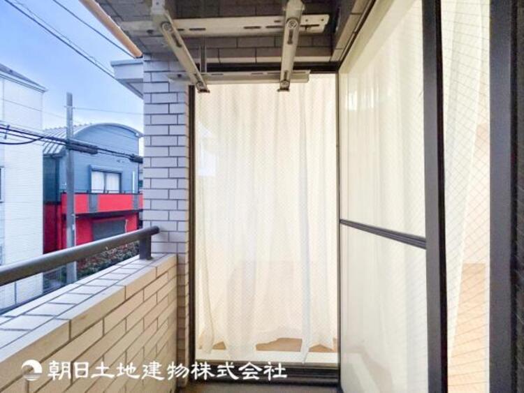 バルコニー 【バルコニー】温かい太陽を感じる事ができるのは、目の前に遮るものが無いから。彼方に広がる風景が絵画のように広がります。