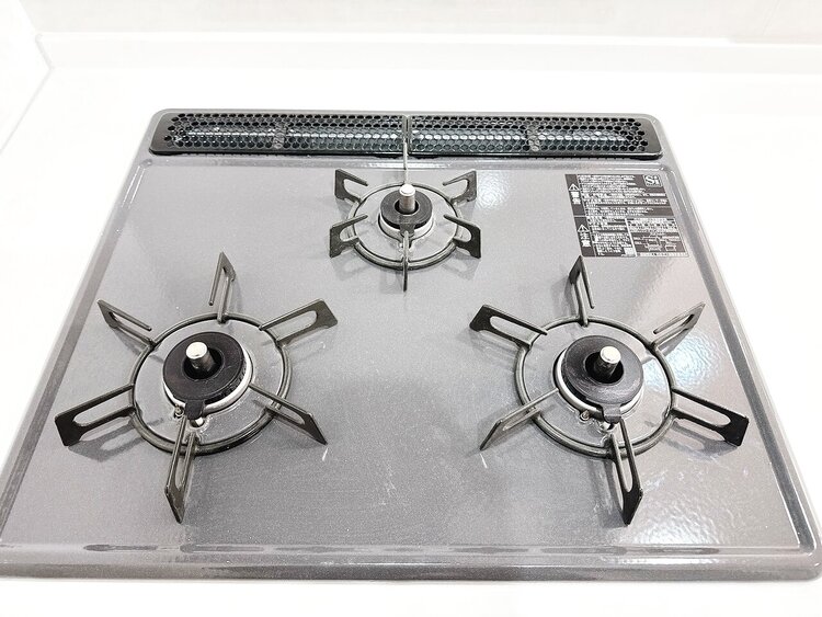 設備 ３口コンロで、お料理の効率もアップ。使い勝手の良さを考えました。