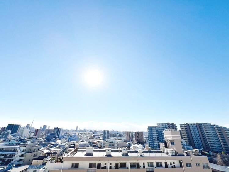 バルコニー 窓を開けると広がる青空。心をリフレッシュして日々を過ごしていきましょう。