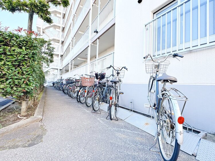 その他 きちんと整備された駐輪場。住む方の心遣いが感じられます。