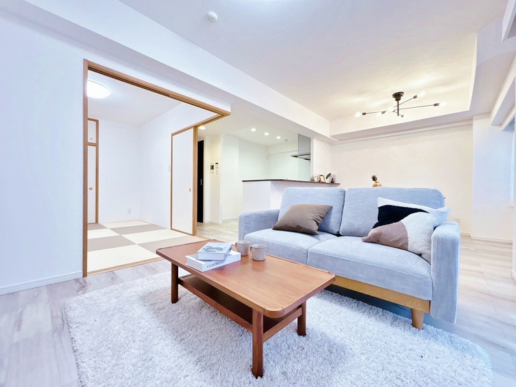 居間 居心地の良い空気感は、暮らしのステージを彩り、心からのやすらぎと満足感を与えてくれます。