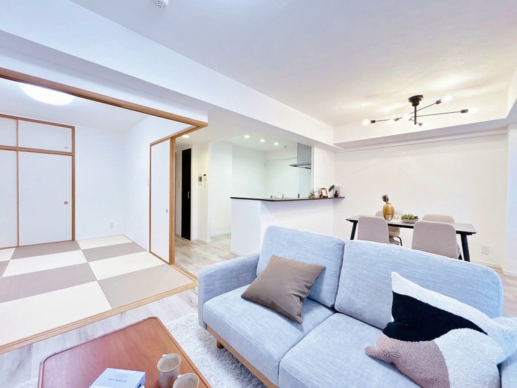 居間 快適に過ごす毎日を求めて、暮らしの中でご自身の「マイホーム」に創り上げてください。