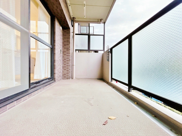 バルコニー 暮らしの中で、光と風を演出してくれるバルコニー。