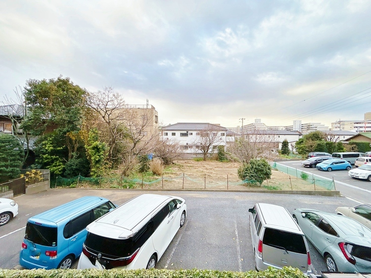 バルコニー 窓を開けると広がる青空。心をリフレッシュして日々を過ごしていきましょう。