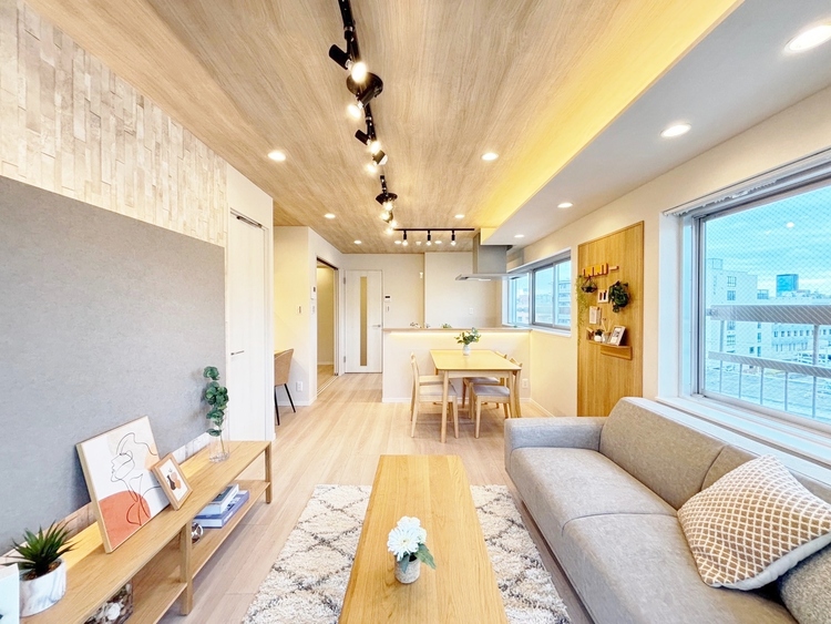 居間 居心地の良い空気感は、暮らしのステージを彩り、心からのやすらぎと満足感を与えてくれます。