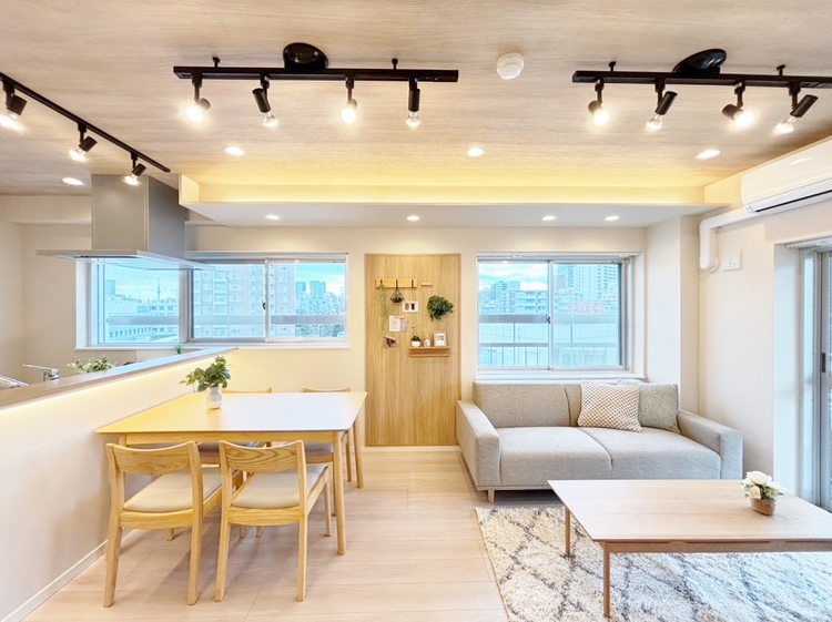 居間 飾り過ぎないシンプルな内装と偏り過ぎないデザインで統一しました。