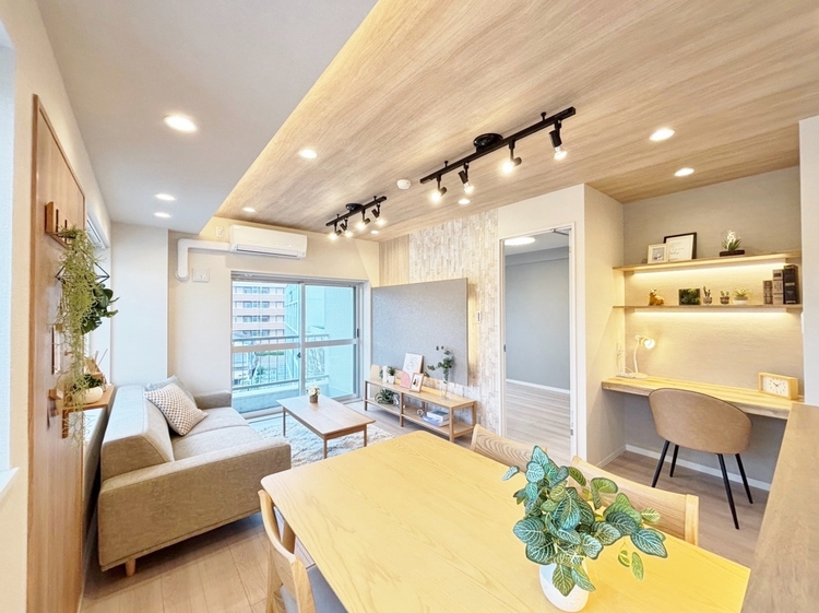 居間 快適に過ごす毎日を求めて、暮らしの中でご自身の「マイホーム」に創り上げてください。