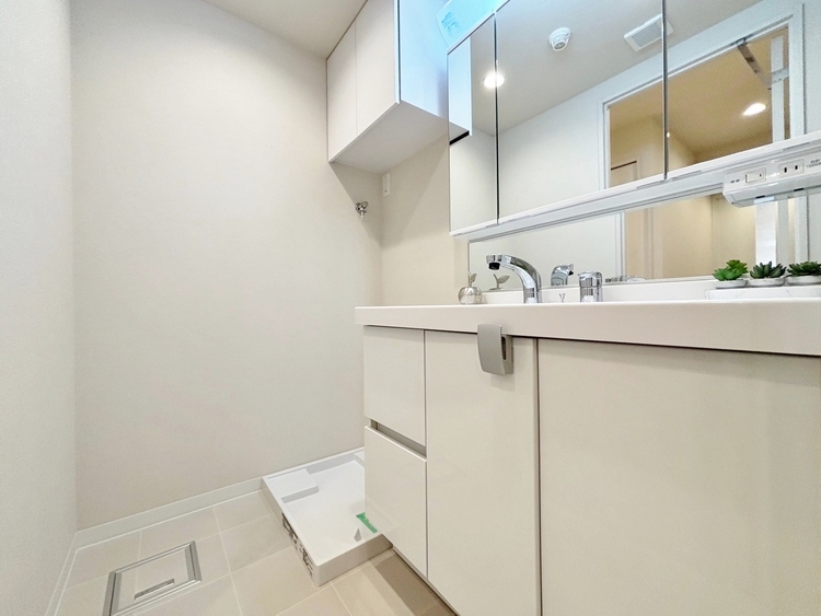 洗面 清潔感と心地よさを重視した、上質感漂うパウダールーム。