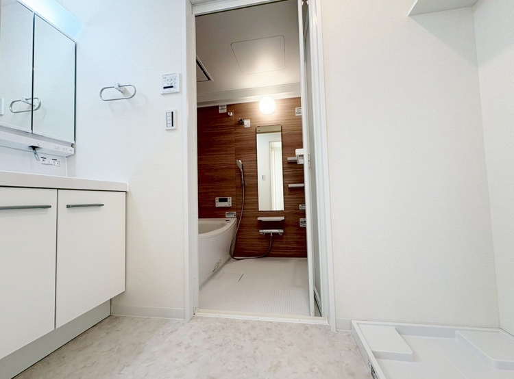 洗面 清潔感と心地よさを重視した、上質感漂うパウダールーム。