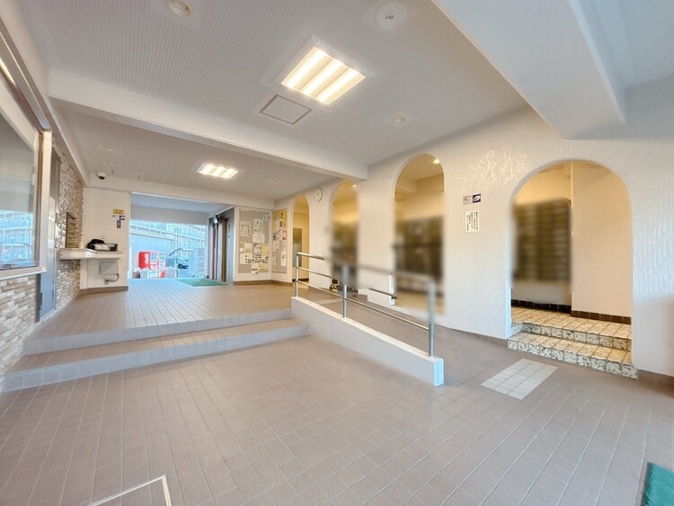 エントランス エントランス内部は、管理が行き届き清潔な共有スペースとなっています。