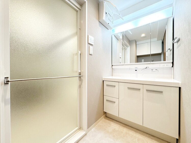 洗面 清潔感と心地よさを重視した、上質感漂うパウダールーム。