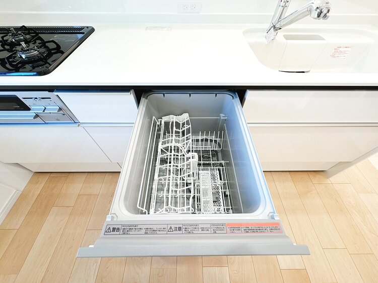 設備 食器洗浄機はお料理をする方の心強い味方です。手洗いの手間暇も軽減できて家事も楽になります。