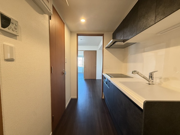 キッチン スマートな意匠と充実の機能を備えたキッチンが、暮らしにおいしい彩りを添えます。