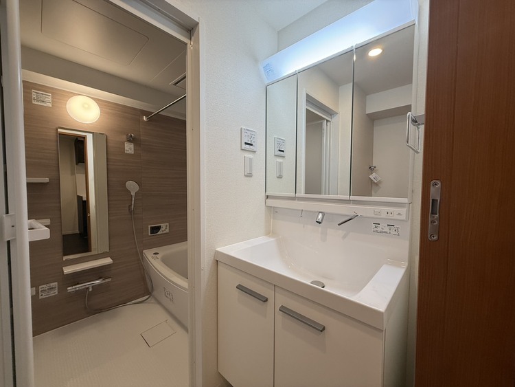 洗面 何かと物が増える場所だからこそ、スッキリと見映えの良い空間に。