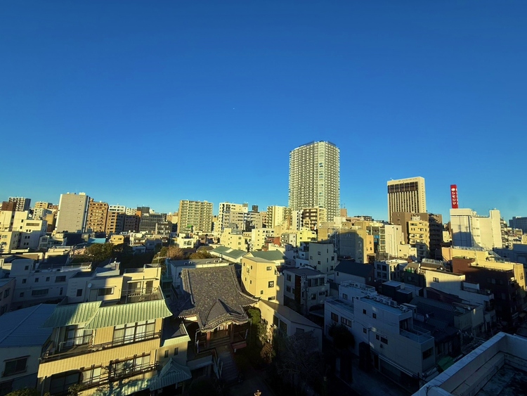 バルコニー 窓を開けると広がる青空。心をリフレッシュして日々を過ごしていきましょう。