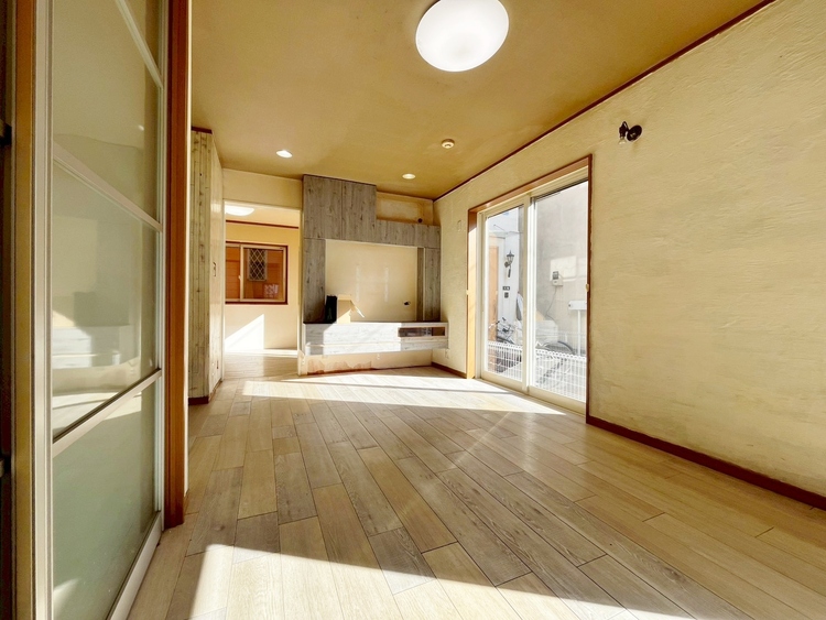 居間 居心地の良い空気感は、暮らしのステージを彩り、心からのやすらぎと満足感を与えてくれます。