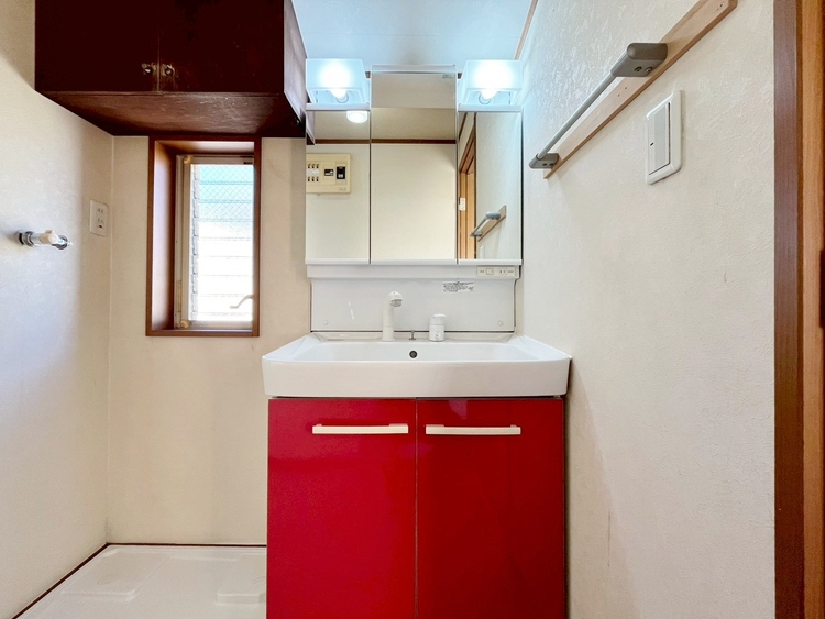 洗面 何かと物が増える場所だからこそ、スッキリと見映えの良い空間に。